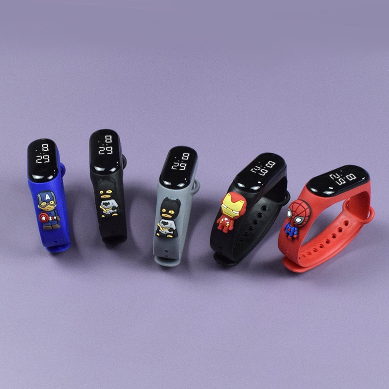 【Suge】Đồng hồ thể thao cho trẻ em chống thấm nước 50m hình siêu anh hùng có đèn led dây silicon