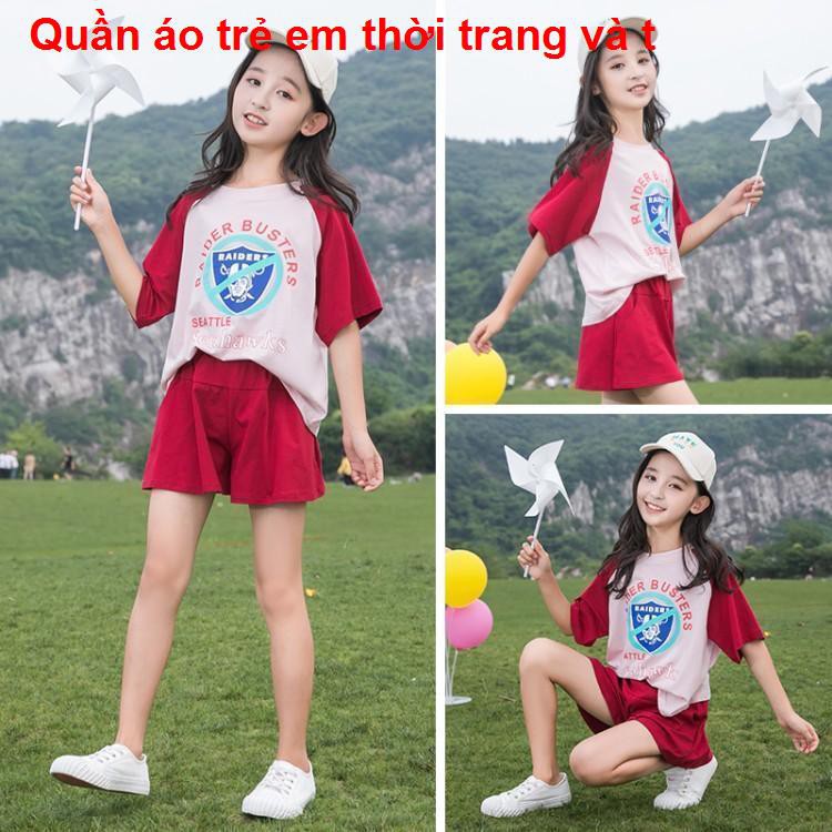 thời trang trẻ emBộ đồ thể thao cho bé gái mùa hè 2021 phiên bản mới của Hàn Quốc lưới lớn trẻ em màu đỏ thời tr