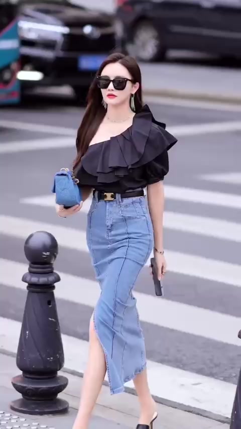 Áo Lệch Vai Sơ Mi Cộc Tay Lụa Ngọc Trai Đen & Trắng Tiểu Thư Siêu Xinh Sang Trọng | BigBuy360 - bigbuy360.vn