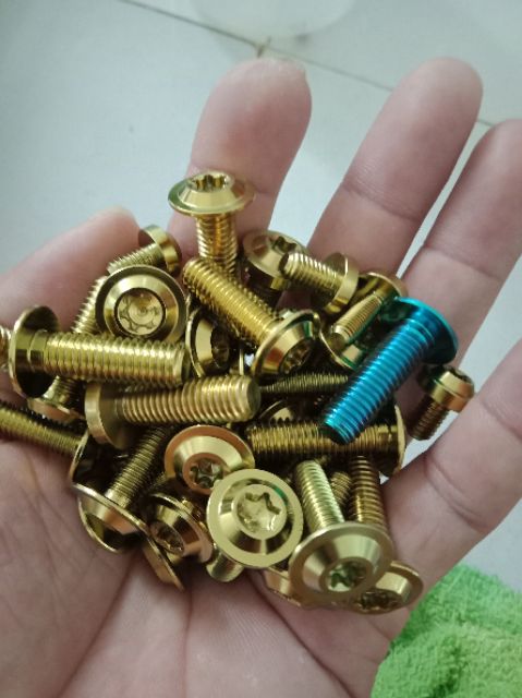 Ốc titanium GR5 m8x25 dù mỏng gắn  đĩa  và gác chân cáC loại xe