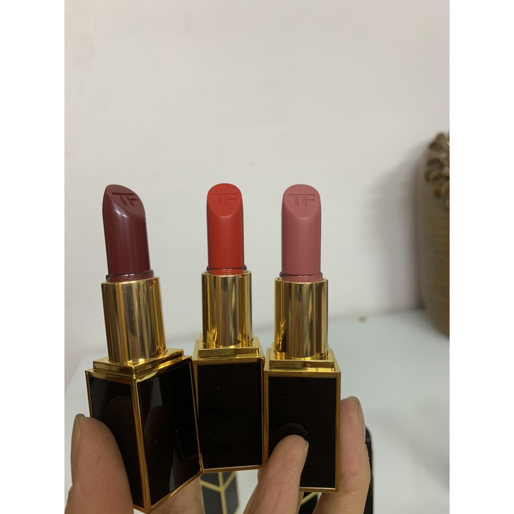 Son TF Libertine  02 sở hữu sắc son với kết cấu son giàu dưỡng chất | BigBuy360 - bigbuy360.vn