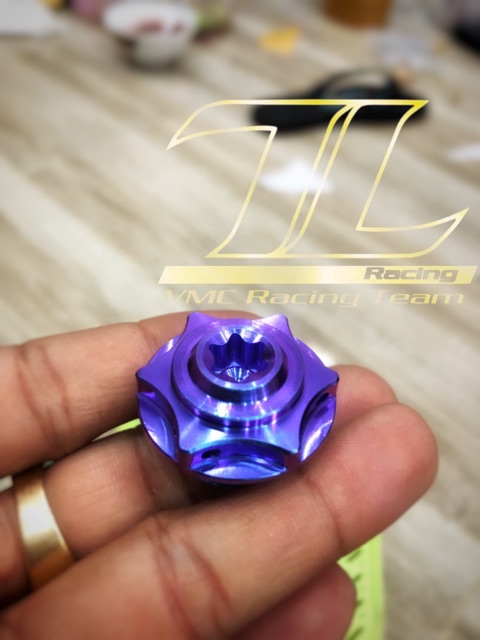 Ốc nắp nhớt titan