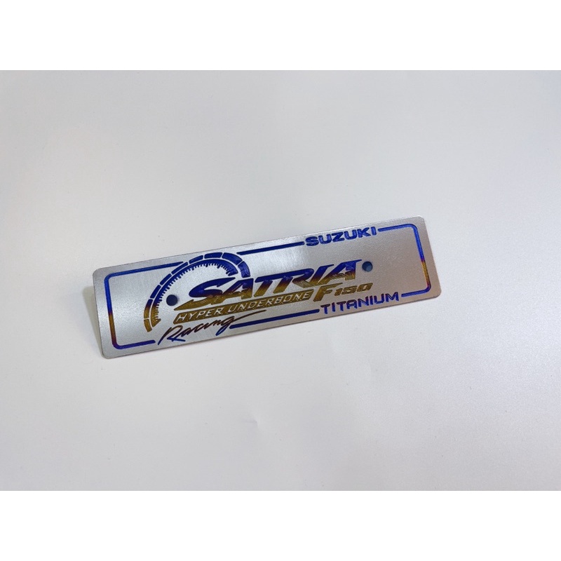 Bảng tên trước Titan xe Satria 2D 3D điện phân kèm ốc salaya hoặc gr5