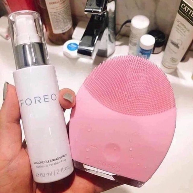 Nước xịt cọ máy rửa mặt Foreo