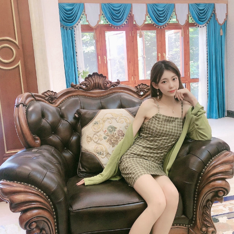 Đầm IELGY hai dây hở lưng màu xanh lá cây họa tiết kẻ sọc thời trang mới 2023 xinh xắn dành cho nữ