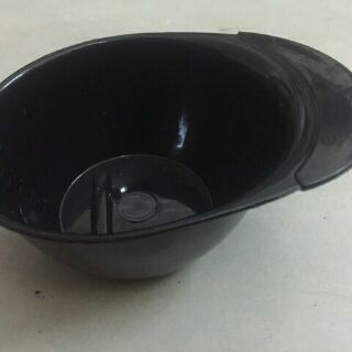 Cọ nhuộm và chén nhuộm tóc