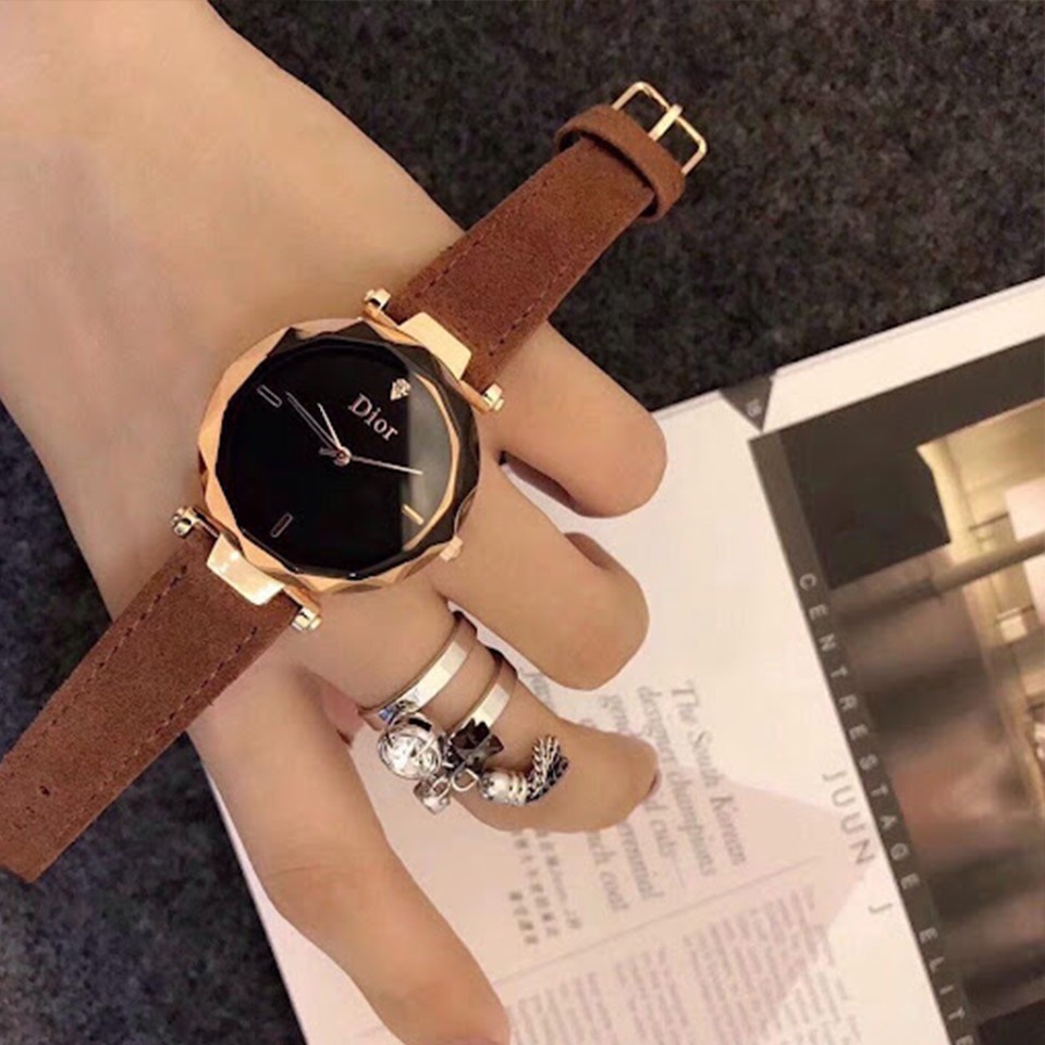 Đồng hồ nữ Dior dây da mềm mại
