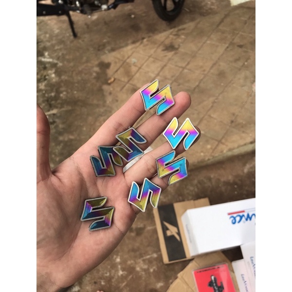 Chữ S dán đầu đèn satria raider fi titan