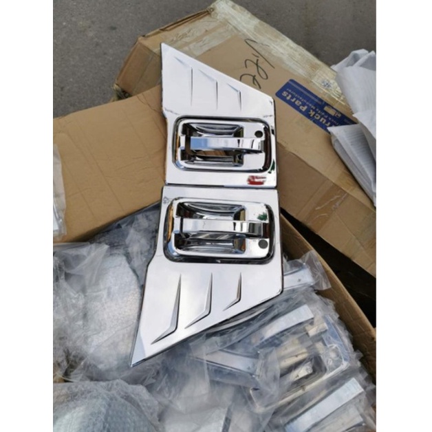 ỐP TAY MỞ CỬA ISUZU 1 BỘ 2 CÁI