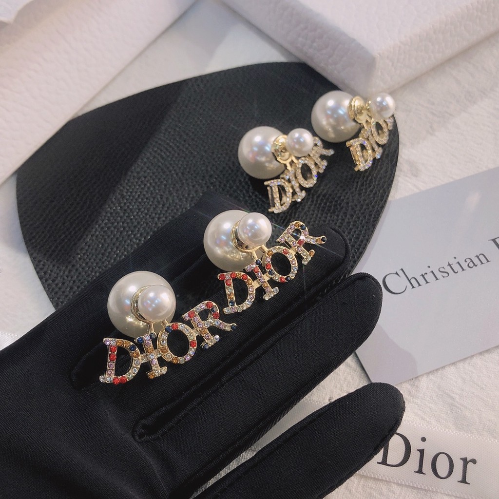 Đôi khuyên tai thiết kế chữ Dior đính đá sang trọng cho nữ