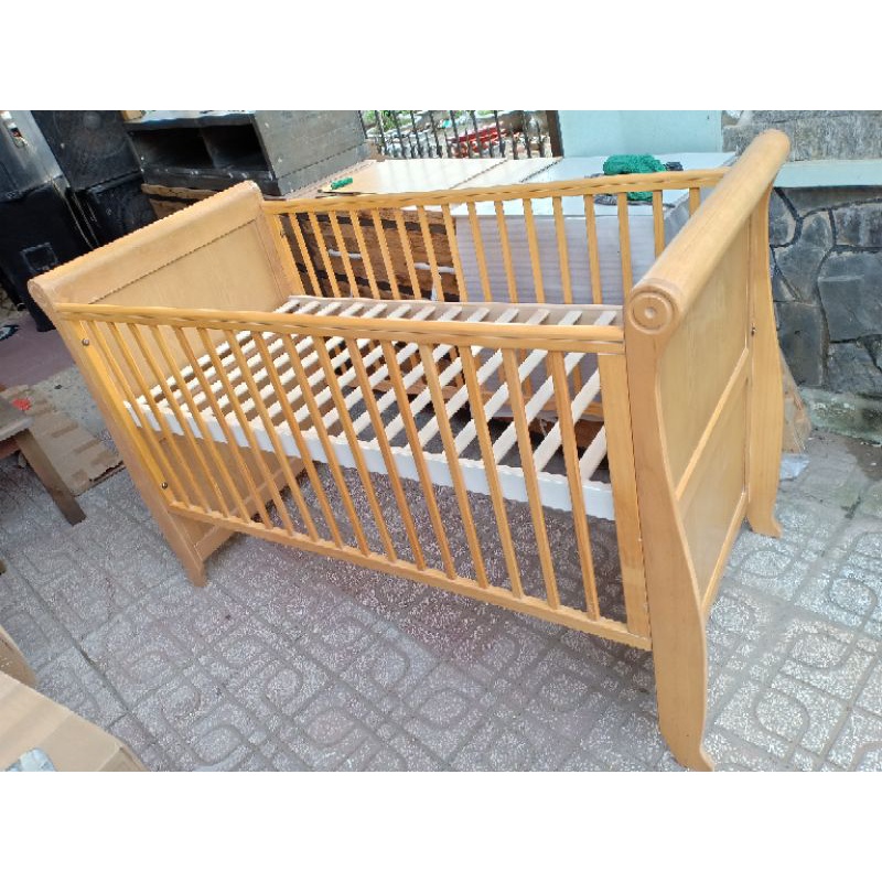 Nôi cũi em bé 70cmx120cmx70cm gỗ thông ngoại nhập.