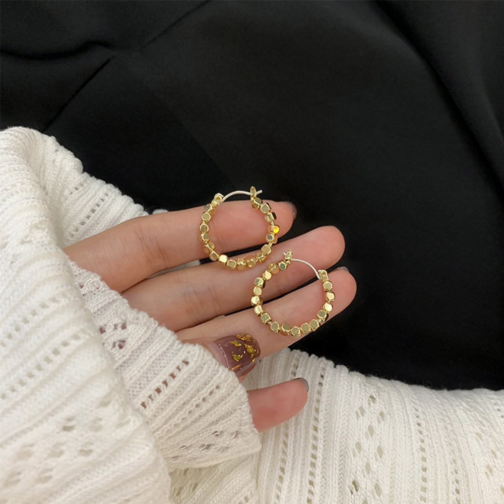 Khuyên tai dáng vòng độc đáo thời trang phong cách Hàn Quốc