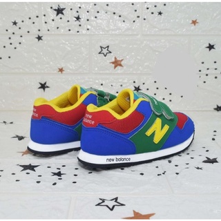 Giày sneaker đi học cho bé