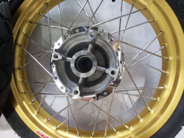 BÁNH CĂM SONIC WINNER FULL VỎ RUỘT NIỀNG YOKO MÀU VÀNG ĐÙM MẠ CROM