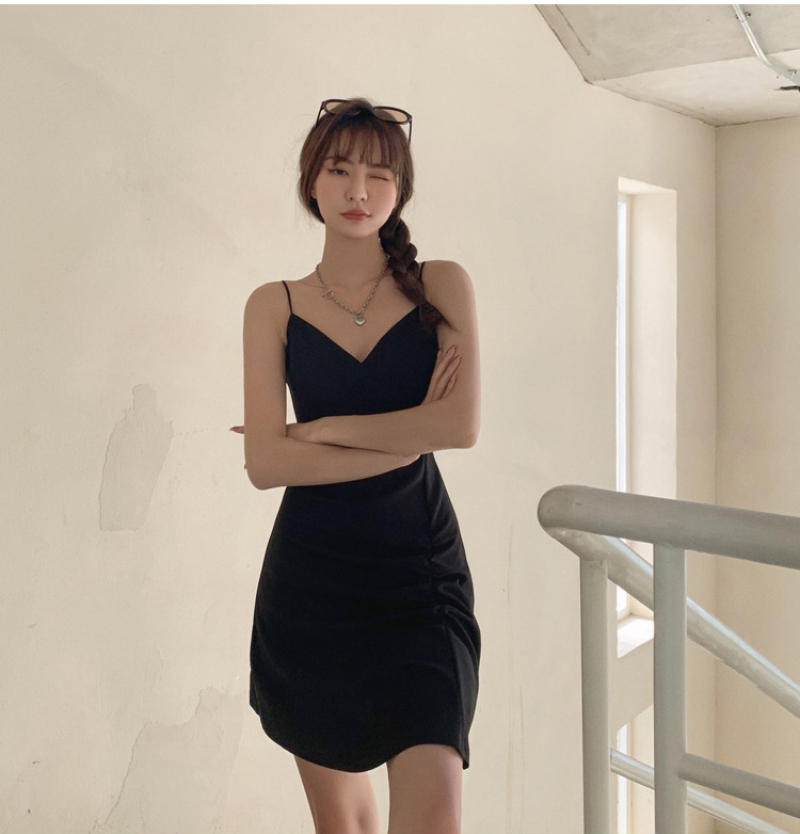 Đầm Midi Hai Dây Với Thiết Kế Cổ Chữ V Xinh Xắn Dành Cho Nữ | BigBuy360 - bigbuy360.vn