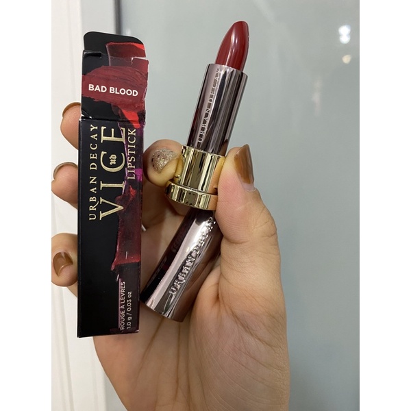 Son urban decay màu đỏ nguyên hộp giấy