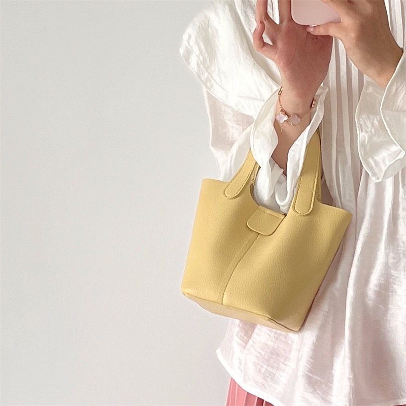 Urihouse - Túi đeo chéo, cầm tay vintage màu vàng form mềm kèm túi nhỏ bên trong