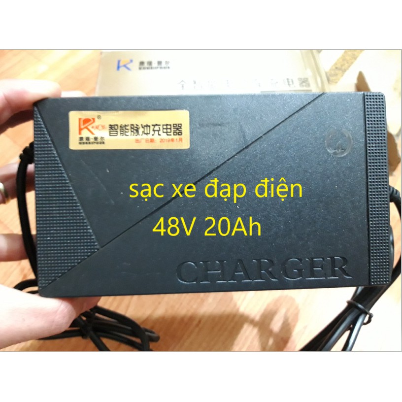 Sạc xe đạp điện 48V-20Ab có quạt tản nhiệt đèn báo khi sạc đầy (Chân đặc), sạc ắc quy 48V, sạc bình ắc quy, bộ sạc bình