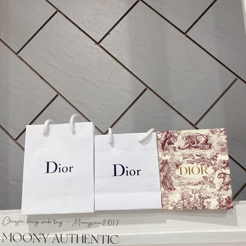 Túi giấy hãng Dior - dây ruy băng Dior