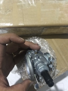Bình xăng con ( bộ chế ) máy cắt cỏ T200. ĐƯỜNG KÍNH HỌNG GẮN CO XANG LÀ 21MM