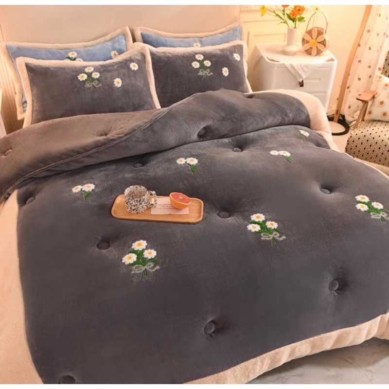 Chăn Lông Thỏ Thêu Hoa Cúc_Siêu Giữ Nhiệt_Hàng Nhập Khẩu Nguyên Tem Mác