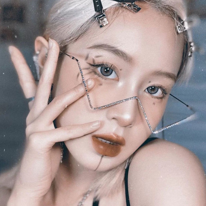 Mắt Kính Gọng Kim Loại Hình Chữ V Thời Trang Theo Phong Cách Phương Tây