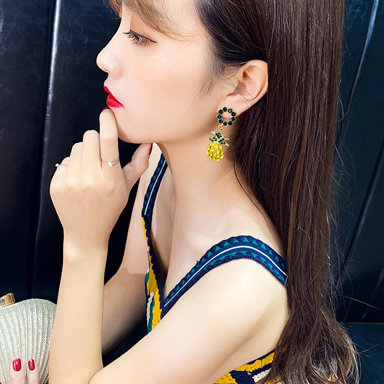 Bông tai trái dứa khảm pha lê vàng bất đối xứng_Phụ kiện thời trang lacelips_M1138