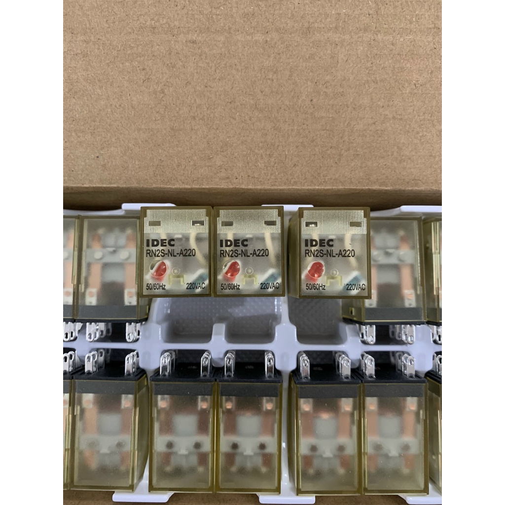 Rơle trung gian 8 chân IDEC RN2S-NL-A220 + đế