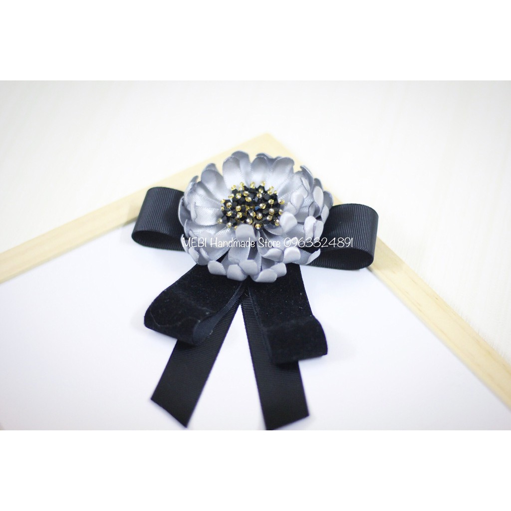 (ảnh thật 100%) Tag hoa cài cổ áo handmade mẫu hoa cúc nhụy phale ruy băng đen