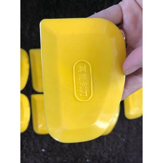 Dao trét matit loại nhựa dẻo màu vàng và đen