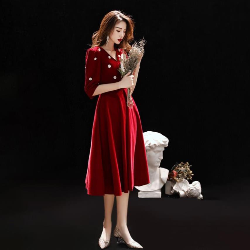 Váy nhung sang trọng cho chị em dự tiệc hẹn hò | BigBuy360 - bigbuy360.vn