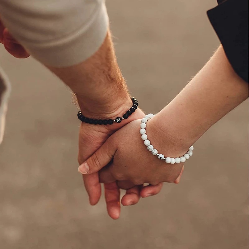 Vòng Tay Chuỗi Hạt Mặt 26 Chữ Cái Thời Trang Cho Cặp Đôi