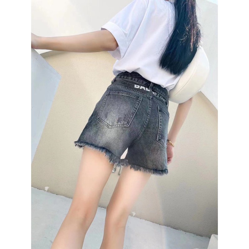 Quần shorts jeans nữ hoạ tiết chữ thêu ống cào tua rua ca tính thương hiệu Balmain cao cấp