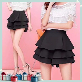 Chân váy 3 tầng xoè bồng bềnh.
