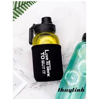 Chai thủy tinh 700ml - chai đựng nước có bao đen nắp nhựa đen