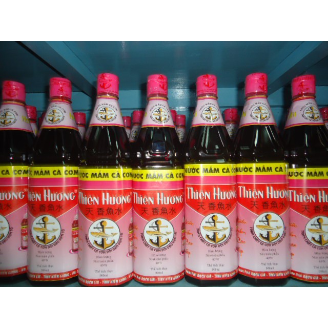 Nước mắm Thiên Hương chai 900ml 40 độ đạm, [FREE SHIP] TỪ ĐƠN 50K, đặc sản Kiên Giang, 100% cá cơm tươi từ Phú Quốc. | BigBuy360 - bigbuy360.vn