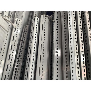 Thanh sắt v lỗ 3x3cm dày 2 ly - dài 150cm