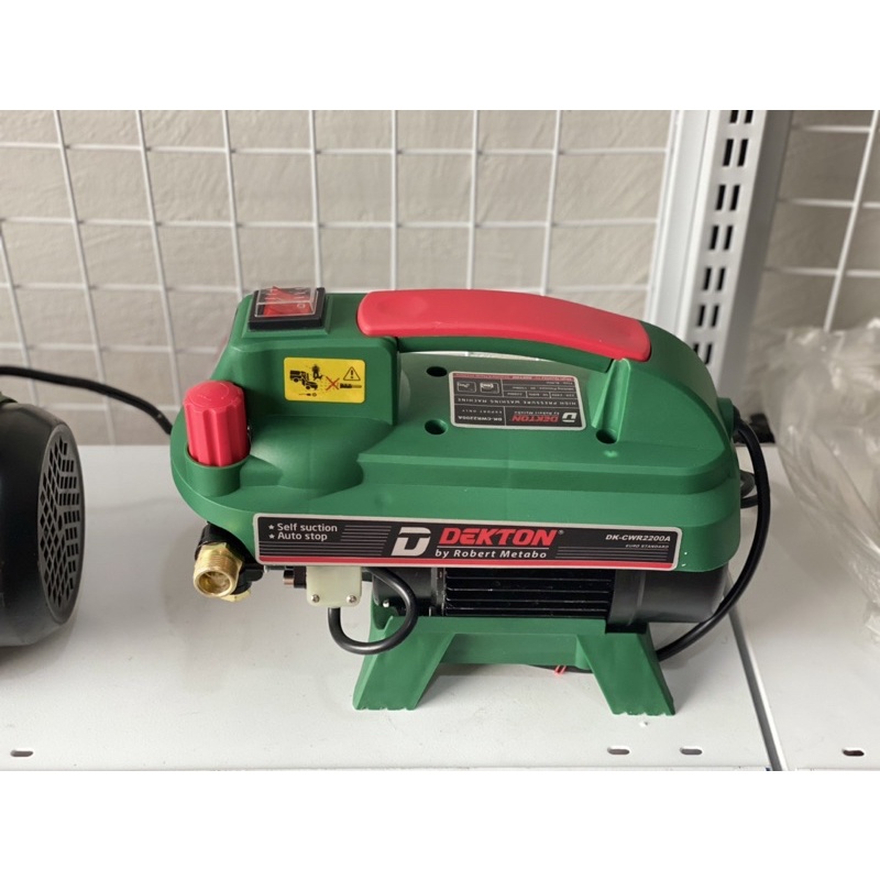 Máy rửa xe Dekton có chỉnh áp DK-CWR2200A