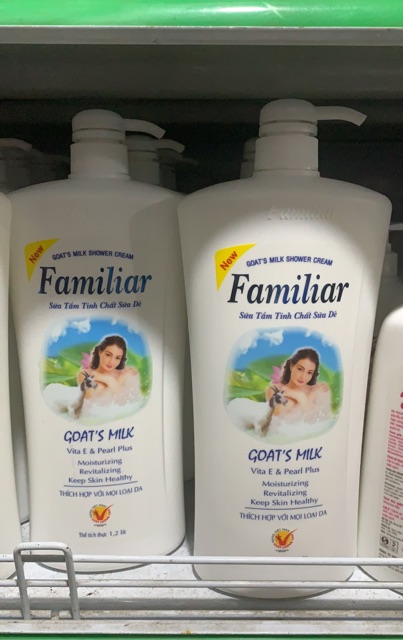 Sữa tắm tinh chất sữa dê Familiar 1,2 lít | BigBuy360 - bigbuy360.vn