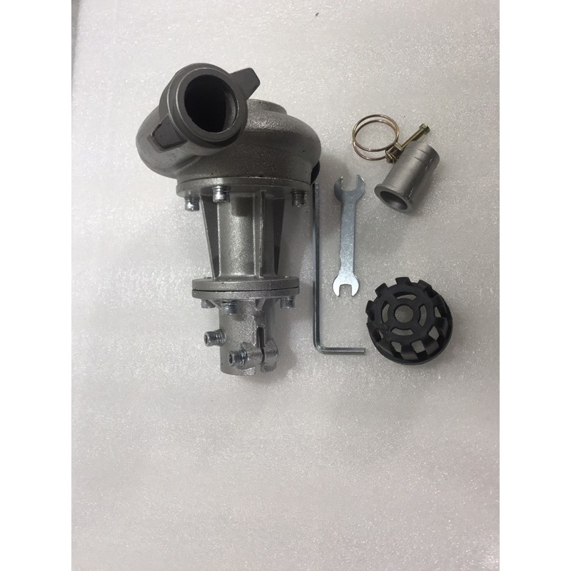 Đầu bơm nước lắp máy cắt cỏ Phi 26mm ty vuông cạnh 5x5mm