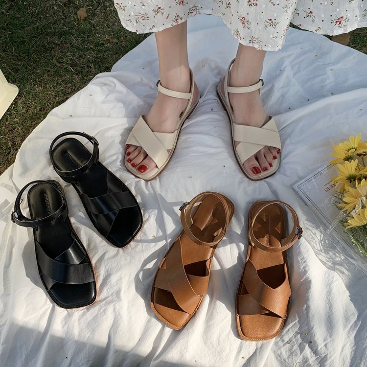 [ Mã 66CBSALE giảm 30K đơn 200K] Xăng đan Đế Bằng Hở Ngón Phối Khóa Vuông Xinh Xắn Cho Nữ | BigBuy360 - bigbuy360.vn