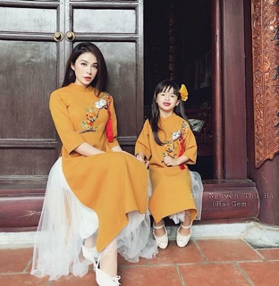 Áo dài cách tân mẹ và bé