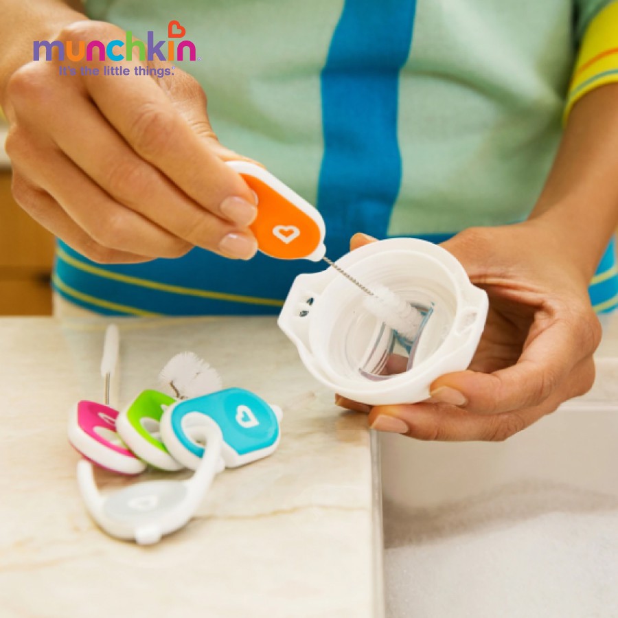 Bộ 4 chổi vệ sinh phụ kiện Munchkin kích thước khác nhau chất liệu sợi nylong siêu mềm