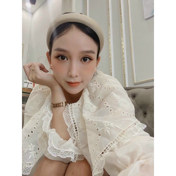 Áo sơmi cổ bèo thêu