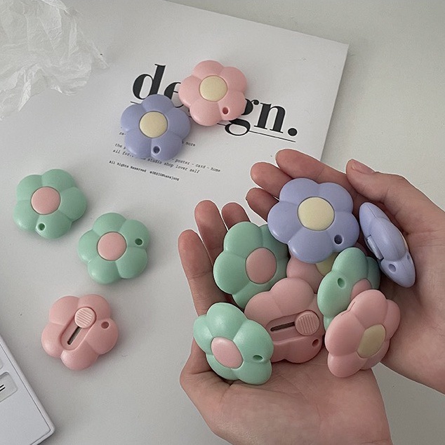 Dao Rọc Giấy Hình Bông Hoa Màu Pastel