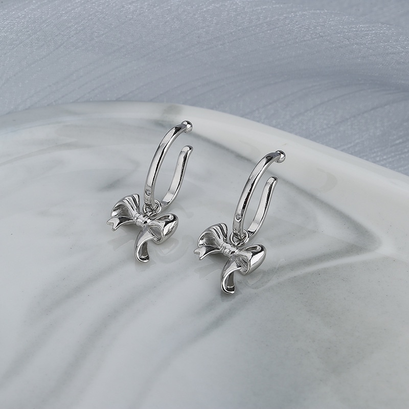 Bông Tai Dạng Kẹp Hình Nơ Màu Bạc Dễ Thương Cho Nữ