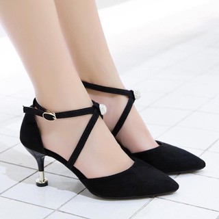 Giày cao gót nhọn 7cm bít mũi chéo gót đính hạt châu đen
