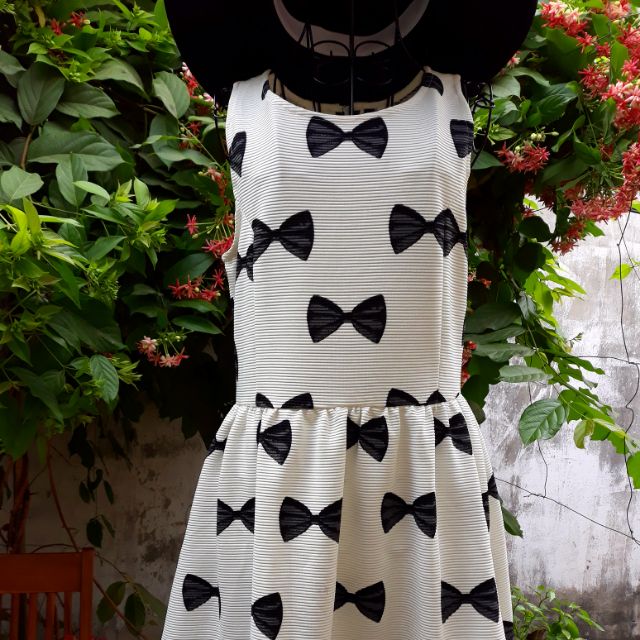 Đầm secondhand Divided H & M. Size M với họa tiết nơ xinh yêu #đầm_si #hàng_si_tuyển