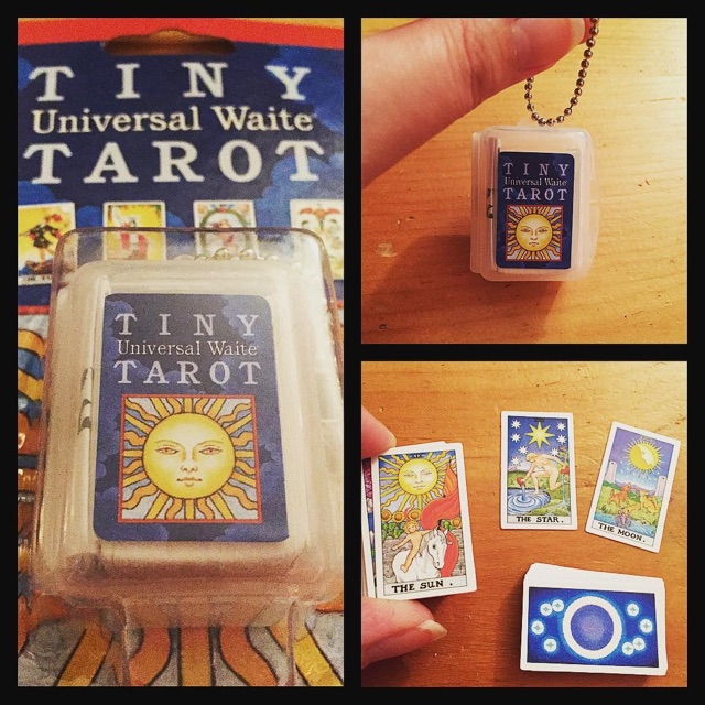 Bài Tiny Universal Waite Tarot Key Chain