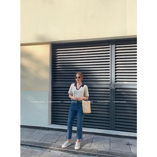 Quần jeans loe nhẹ